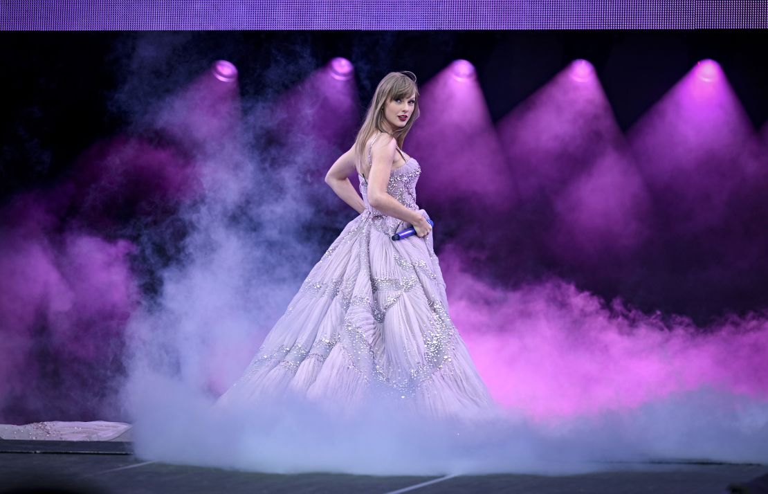 EDINBURGH, SCOTLAND - JUNE 07: EDITORIAL USE ONLY. NO BOOK COVERS. Taylor Swift performs at Scottish Gas Murrayfield Stadium on June 07, 2024 in Edinburgh, Scotland. (Photo by Gareth Cattermole/TAS24/Getty Images for TAS Rights Management )